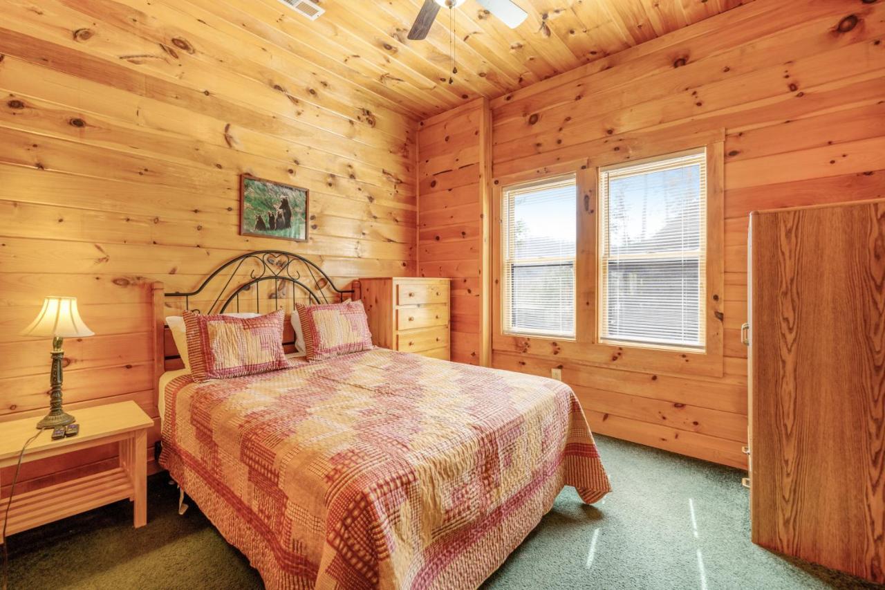 Papaw's Bear Den Holiday home Pigeon Forge
