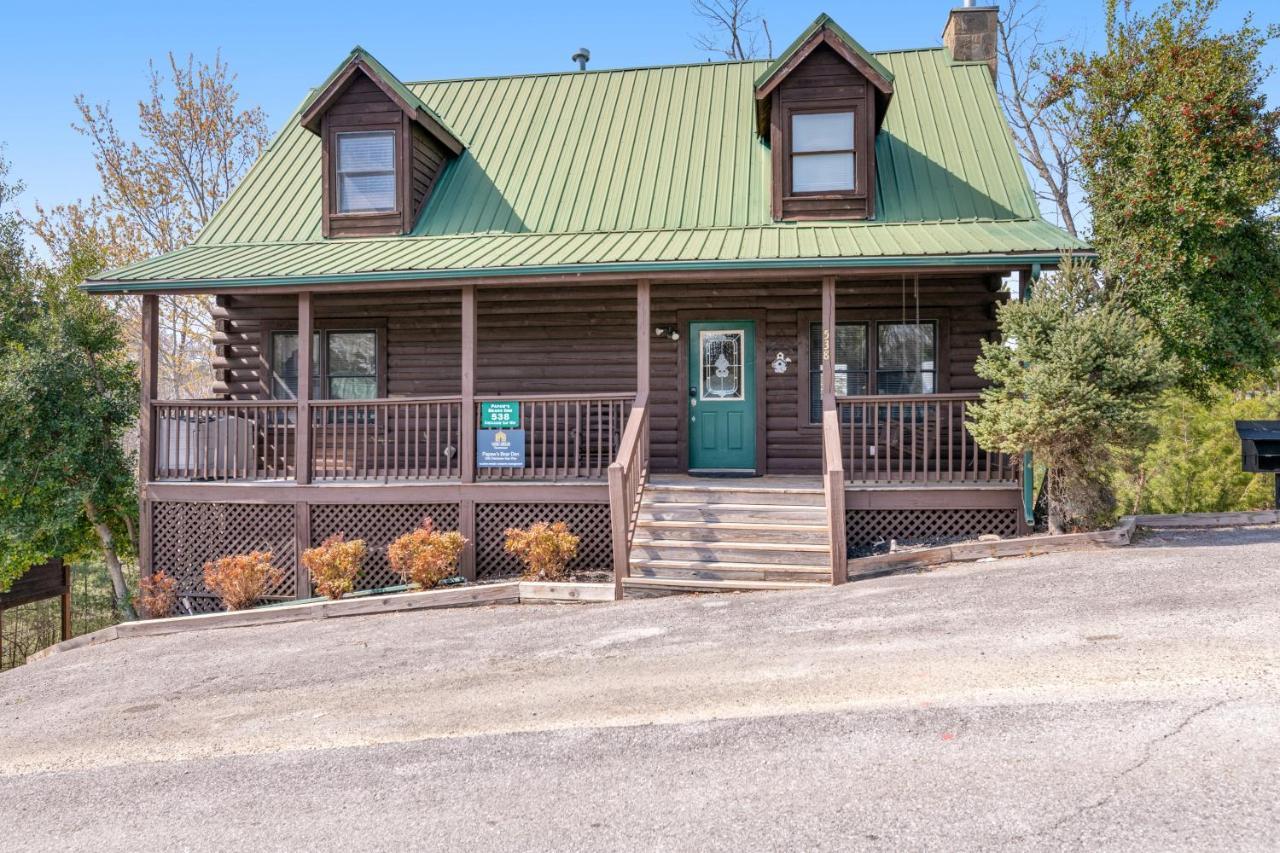 Papaw's Bear Den Pigeon Forge